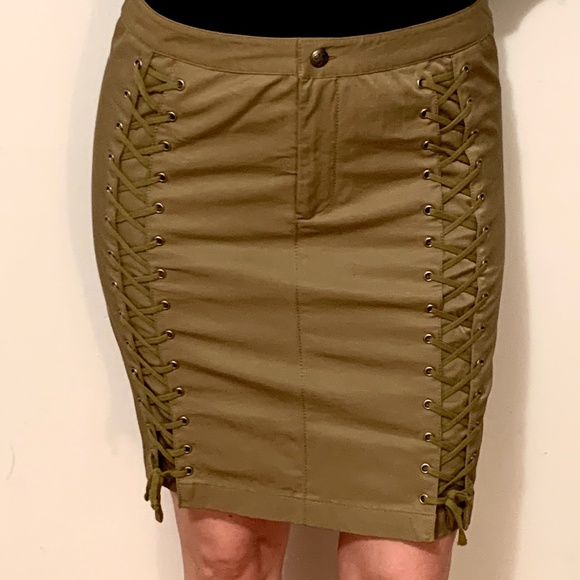 Betsey Johnson Betseyville Pencil Skirt - Picture 1 of 7